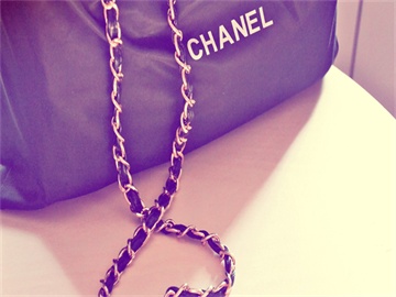 男子一家三口遭发小入室抢劫杀害案即将开庭，开庭当日妻子生日，揭示人性之恶